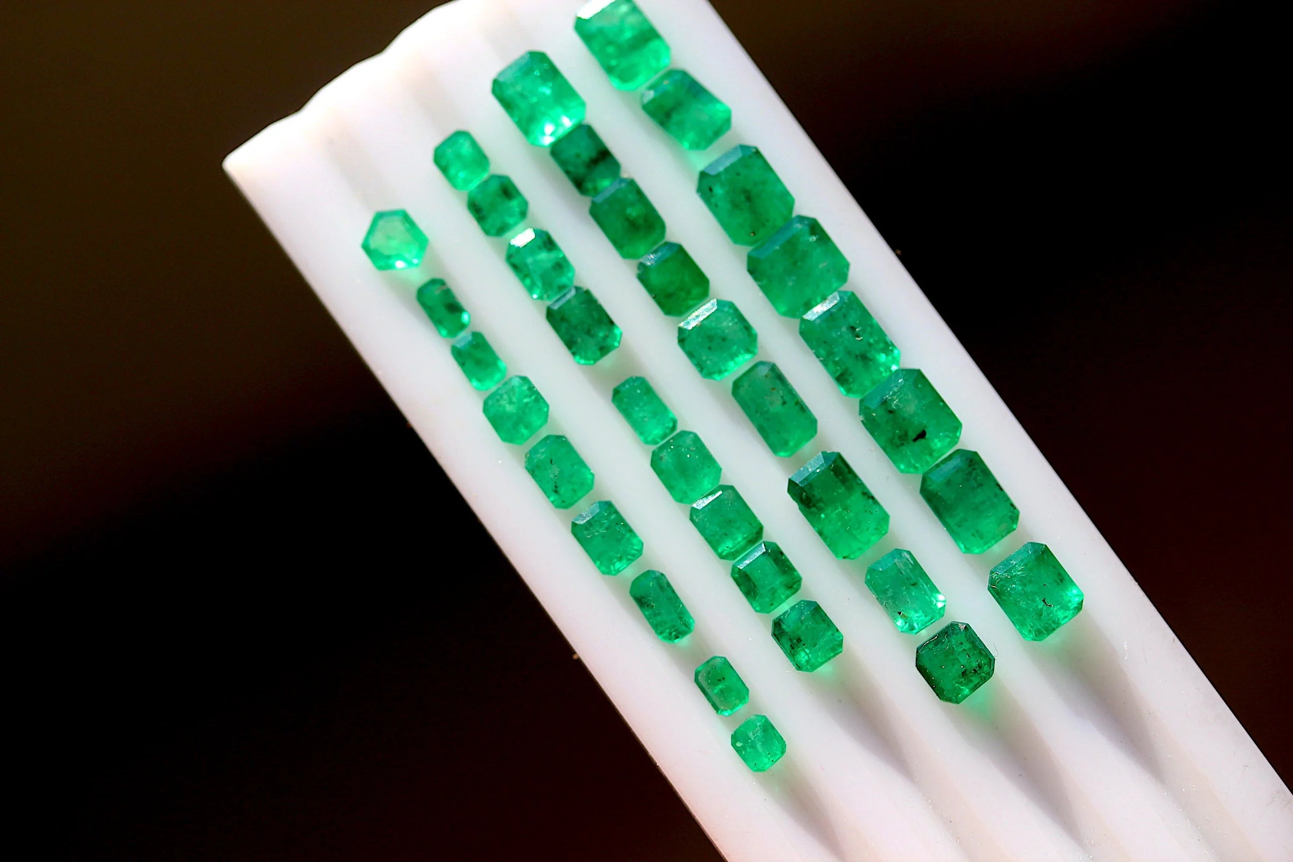 18.30 carats Swat Loose Emerald Stone Deal