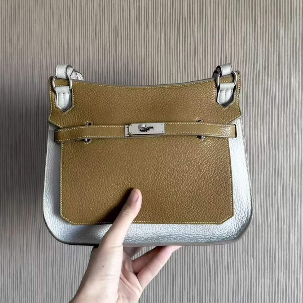 Hermès Jypsiere 34 shoulder bag in Biscuit & Pearl Gray with Palladium Hardware