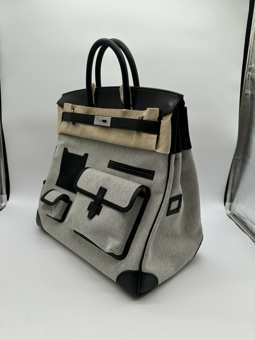 Hermès Haut A Courroies 40 Cargo Toile/Evercalf Ecru/Noir PHW W 2025