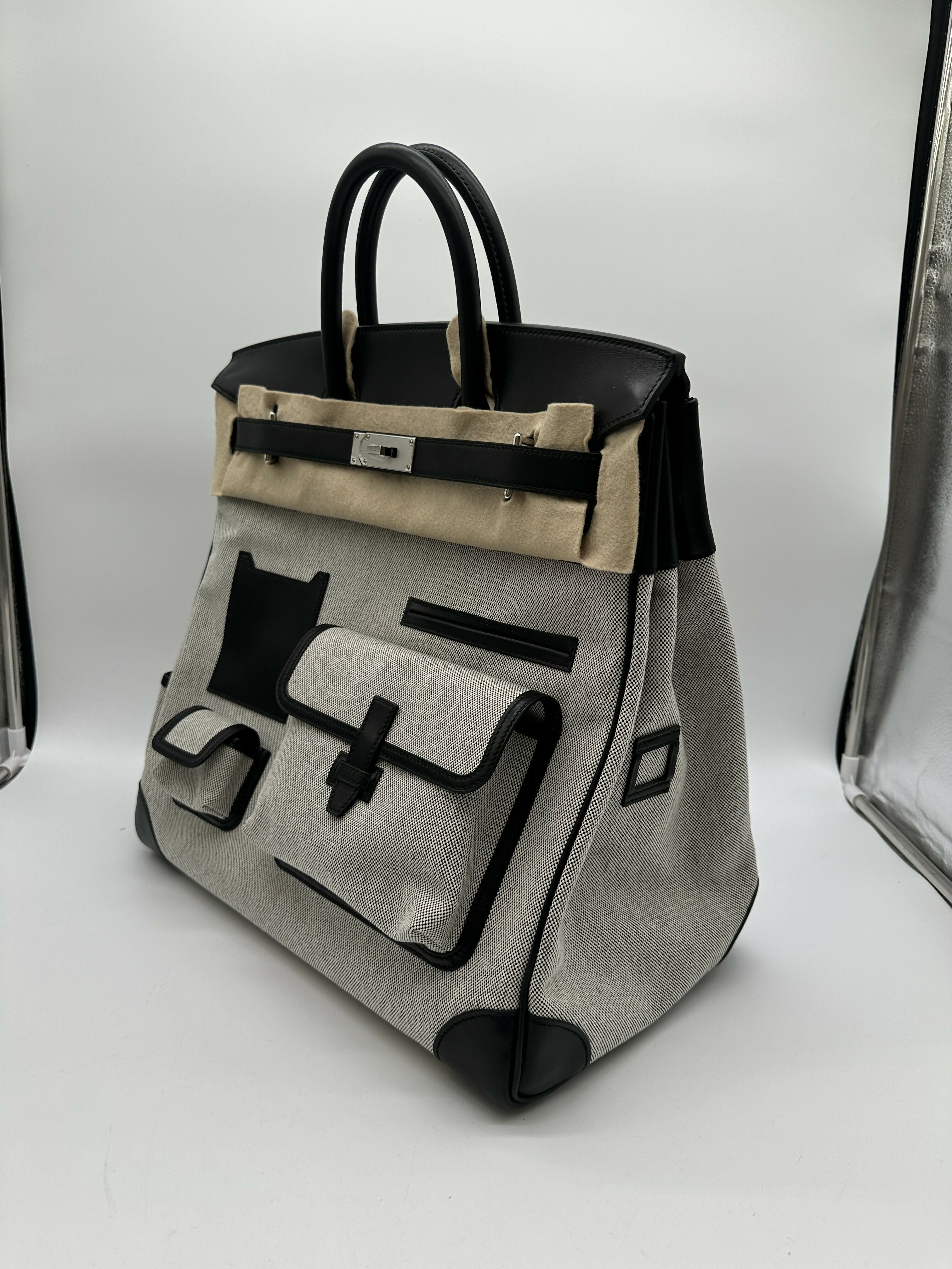 Hermès Haut A Courroies 40 Cargo Toile/Evercalf Ecru/Noir PHW W 2025
